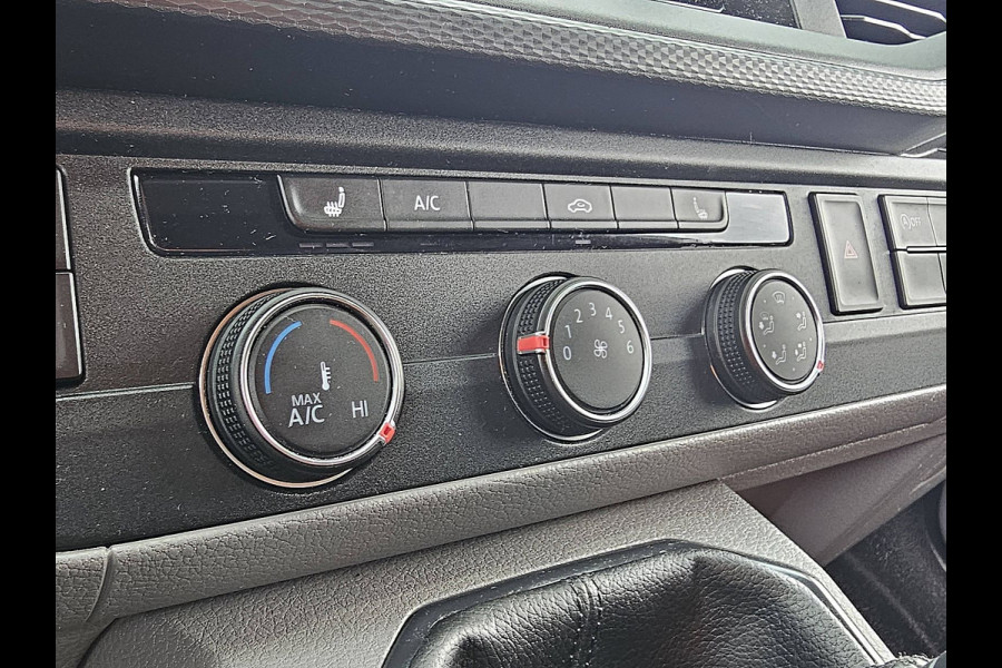 Volkswagen Transporter 2.0 TDI L2H1 Cruise control, Airco, Pdc, Stoelverwarming, Trekhaak, 3-Zits