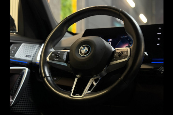 BMW X1 XDrive25e |M-Sport|PANO|HuD|H&K|MASSAGE|360 CAMERA|KEYLESS|21 INCH|PLUG IN HYBRIDE|SFEERVERLICHTING|DEALER ONDERHOUDEN|VOL!