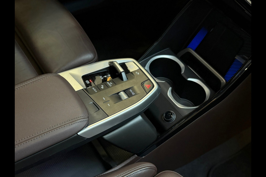 BMW X1 XDrive25e |M-Sport|PANO|HuD|H&K|MASSAGE|360 CAMERA|KEYLESS|21 INCH|PLUG IN HYBRIDE|SFEERVERLICHTING|DEALER ONDERHOUDEN|VOL!