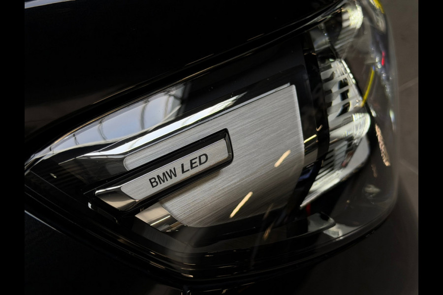 BMW X1 XDrive25e |M-Sport|PANO|HuD|H&K|MASSAGE|360 CAMERA|KEYLESS|21 INCH|PLUG IN HYBRIDE|SFEERVERLICHTING|DEALER ONDERHOUDEN|VOL!