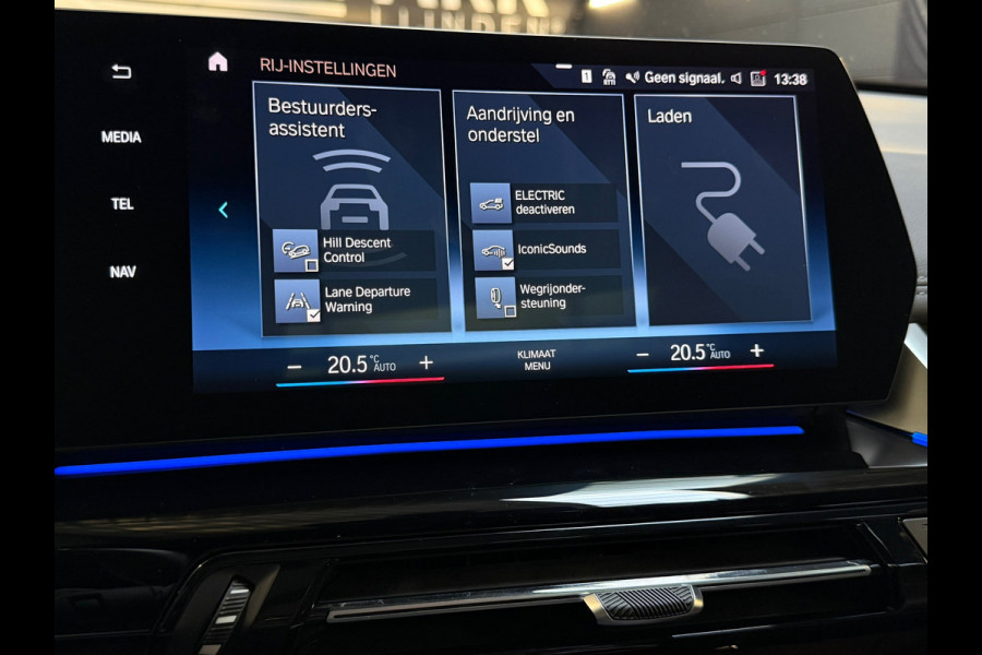 BMW X1 XDrive25e |M-Sport|PANO|HuD|H&K|MASSAGE|360 CAMERA|KEYLESS|21 INCH|PLUG IN HYBRIDE|SFEERVERLICHTING|DEALER ONDERHOUDEN|VOL!