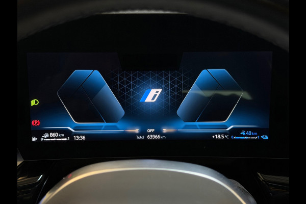 BMW X1 XDrive25e |M-Sport|PANO|HuD|H&K|MASSAGE|360 CAMERA|KEYLESS|21 INCH|PLUG IN HYBRIDE|SFEERVERLICHTING|DEALER ONDERHOUDEN|VOL!