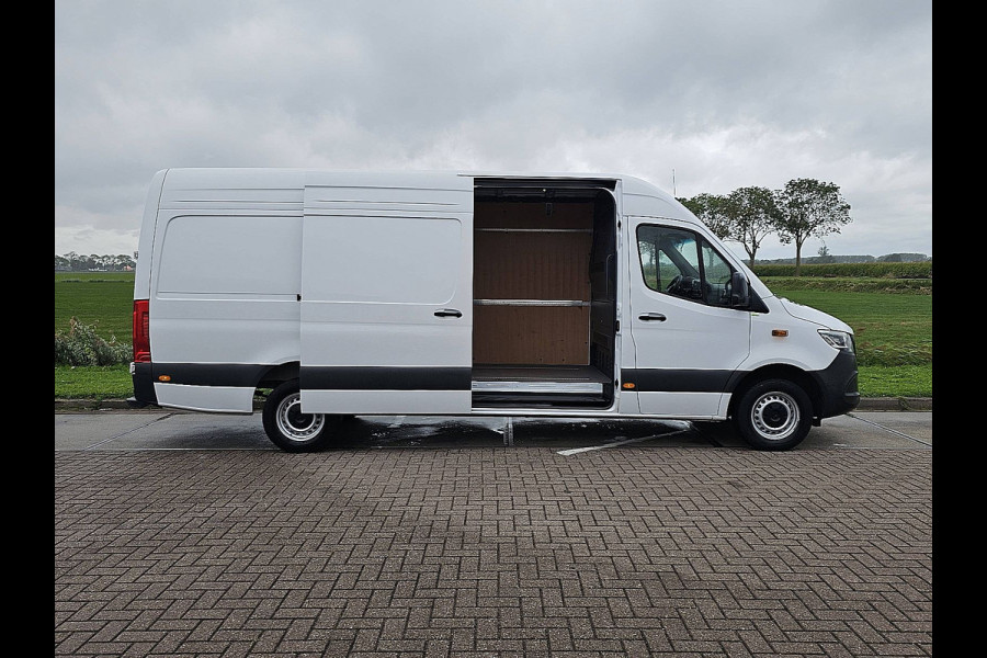 Mercedes-Benz Sprinter 317 1.9 CDI L3H2 Pro Cruise control, Airco, Pdc, Navi, Camera, LED, Carplay, Automaat, Mbux10, Lane-assist, Stoelverwarming, Dodehoek Detectie, Nieuw Model