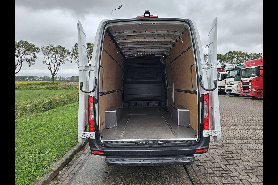 Mercedes-Benz Sprinter 317 1.9 CDI L3H2 Pro Cruise control, Airco, Pdc, Navi, Camera, LED, Carplay, Automaat, Mbux10, Lane-assist, Stoelverwarming, Dodehoek Detectie, Nieuw Model