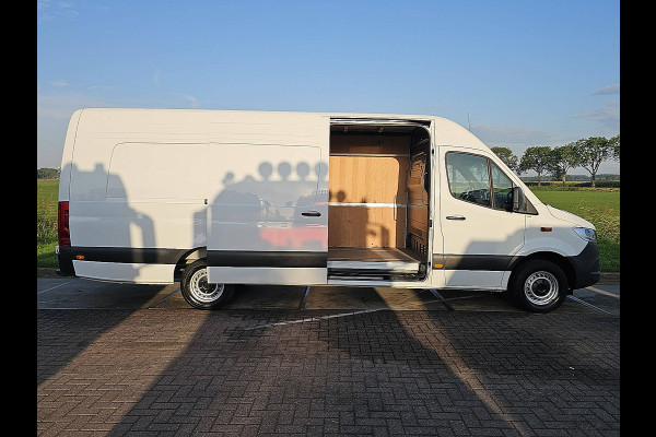 Mercedes-Benz Sprinter 317 1.9 CDI L4H2 Base Cruise control, Airco, Pdc, Navi, Camera, Lane-assist, Stoelverwarming, Dodehoek detectie