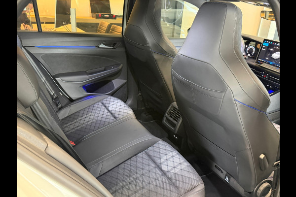 Volkswagen Golf 8.5 1.5 eTSI R-Line Facelift Panorama IQ-light Camera