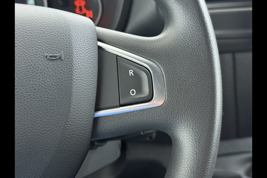 Renault Master Automaat T31 Z.E. L1H2 SOH 97% Laadklep Geïsoleerde Koel laadruimte Airco Cruise control Bluetooth 33kWh Regen-Lichtsensor Schuifdeur Dealeronderhouden 1e Eigenaar Origineel Nederlandse Auto