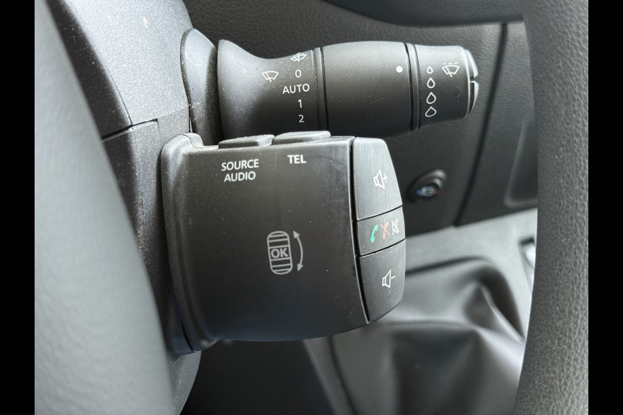 Renault Master Automaat T31 Z.E. L1H2 SOH 97% Laadklep Geïsoleerde Koel laadruimte Airco Cruise control Bluetooth 33kWh Regen-Lichtsensor Schuifdeur Dealeronderhouden 1e Eigenaar Origineel Nederlandse Auto