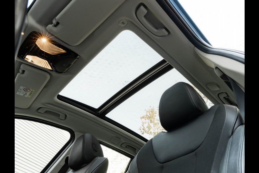 BMW X3 xDrive30e - Pano - Trekhaak - Camera - Sportstoelen - Stoelverwarming