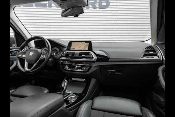BMW X3 xDrive30e - Pano - Trekhaak - Camera - Sportstoelen - Stoelverwarming