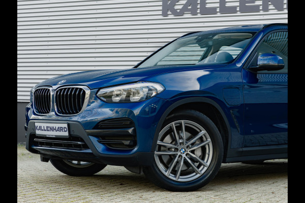 BMW X3 xDrive30e - Pano - Trekhaak - Camera - Sportstoelen - Stoelverwarming