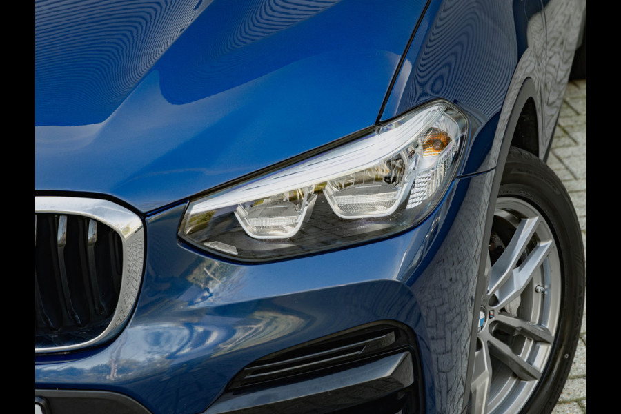 BMW X3 xDrive30e - Pano - Trekhaak - Camera - Sportstoelen - Stoelverwarming
