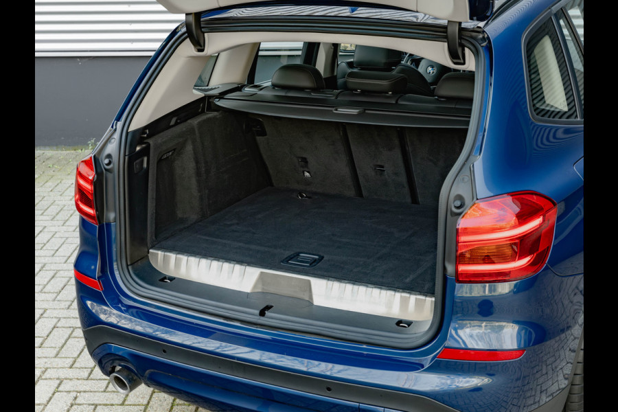 BMW X3 xDrive30e - Pano - Trekhaak - Camera - Sportstoelen - Stoelverwarming