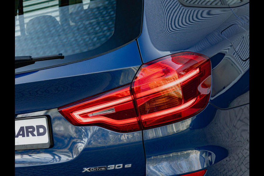 BMW X3 xDrive30e - Pano - Trekhaak - Camera - Sportstoelen - Stoelverwarming