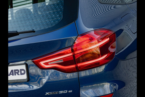BMW X3 xDrive30e - Pano - Trekhaak - Camera - Sportstoelen - Stoelverwarming