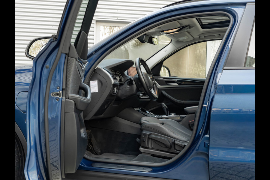 BMW X3 xDrive30e - Pano - Trekhaak - Camera - Sportstoelen - Stoelverwarming