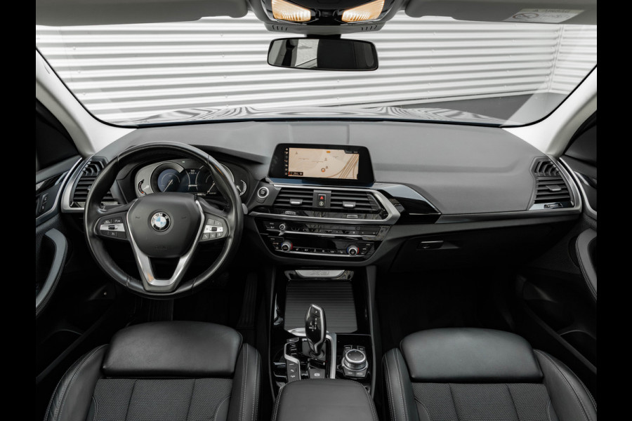 BMW X3 xDrive30e - Pano - Trekhaak - Camera - Sportstoelen - Stoelverwarming