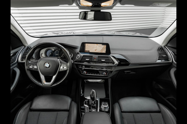 BMW X3 xDrive30e - Pano - Trekhaak - Camera - Sportstoelen - Stoelverwarming