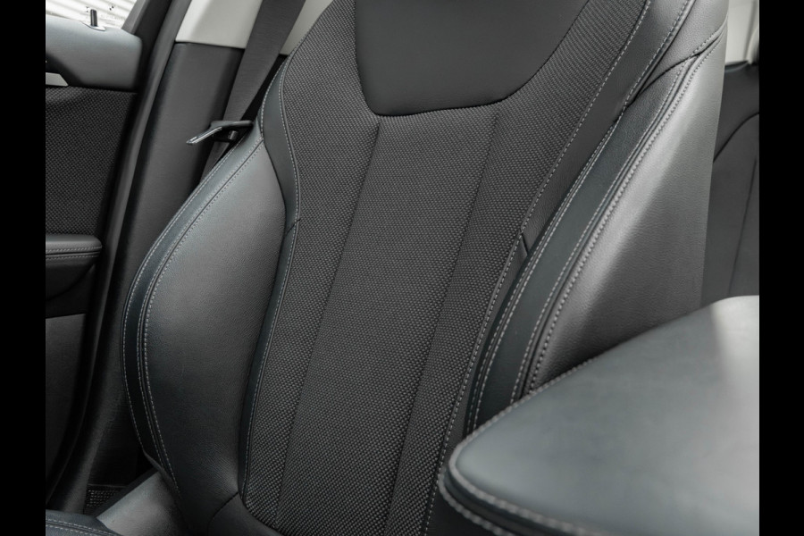 BMW X3 xDrive30e - Pano - Trekhaak - Camera - Sportstoelen - Stoelverwarming