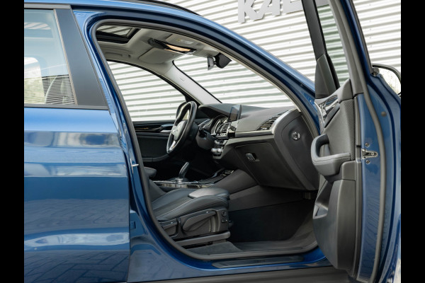 BMW X3 xDrive30e - Pano - Trekhaak - Camera - Sportstoelen - Stoelverwarming