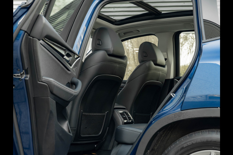 BMW X3 xDrive30e - Pano - Trekhaak - Camera - Sportstoelen - Stoelverwarming