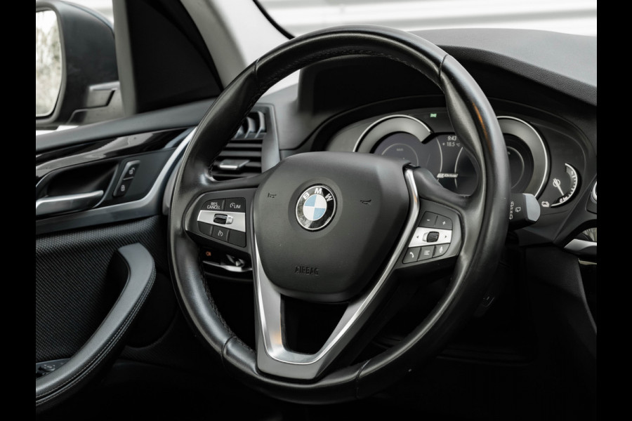 BMW X3 xDrive30e - Pano - Trekhaak - Camera - Sportstoelen - Stoelverwarming