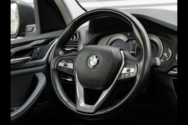 BMW X3 xDrive30e - Pano - Trekhaak - Camera - Sportstoelen - Stoelverwarming