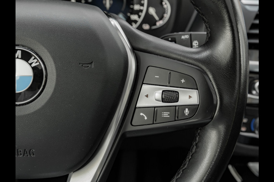 BMW X3 xDrive30e - Pano - Trekhaak - Camera - Sportstoelen - Stoelverwarming