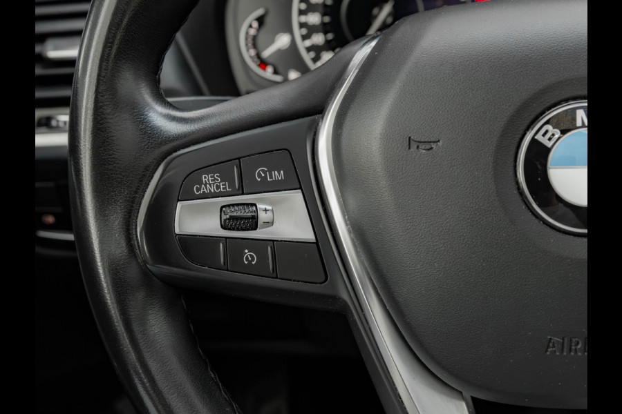 BMW X3 xDrive30e - Pano - Trekhaak - Camera - Sportstoelen - Stoelverwarming