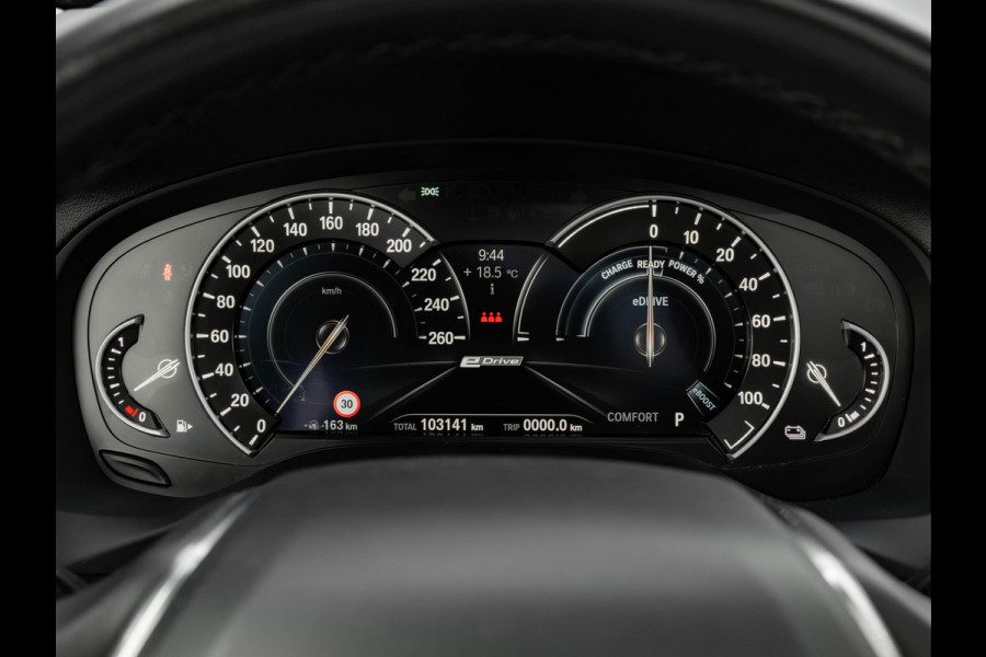 BMW X3 xDrive30e - Pano - Trekhaak - Camera - Sportstoelen - Stoelverwarming