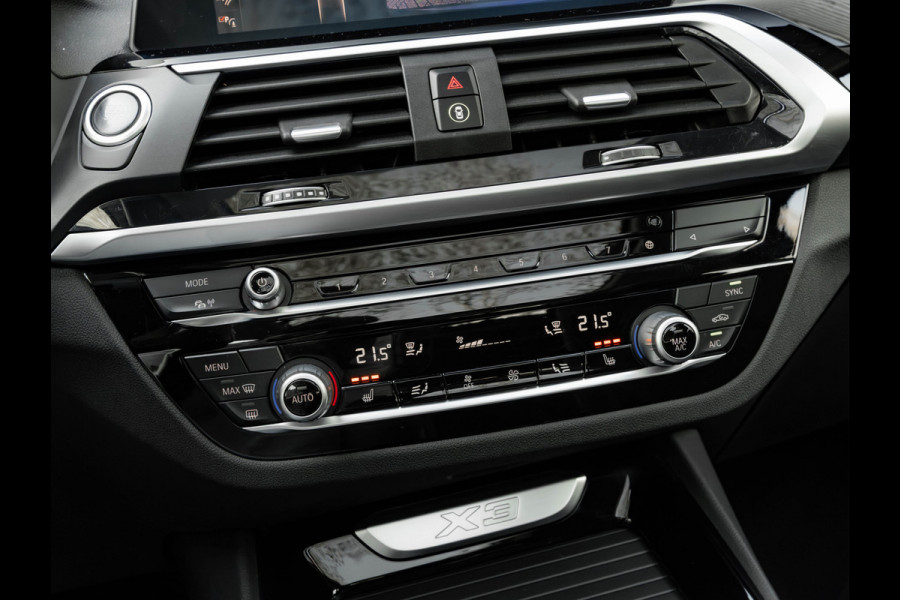 BMW X3 xDrive30e - Pano - Trekhaak - Camera - Sportstoelen - Stoelverwarming