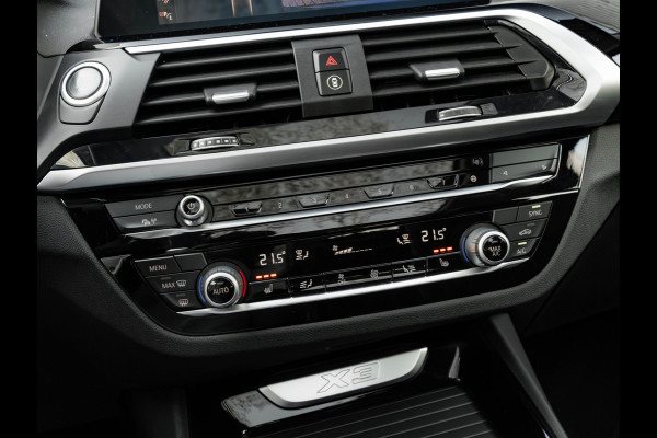 BMW X3 xDrive30e - Pano - Trekhaak - Camera - Sportstoelen - Stoelverwarming