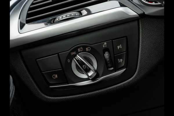 BMW X3 xDrive30e - Pano - Trekhaak - Camera - Sportstoelen - Stoelverwarming