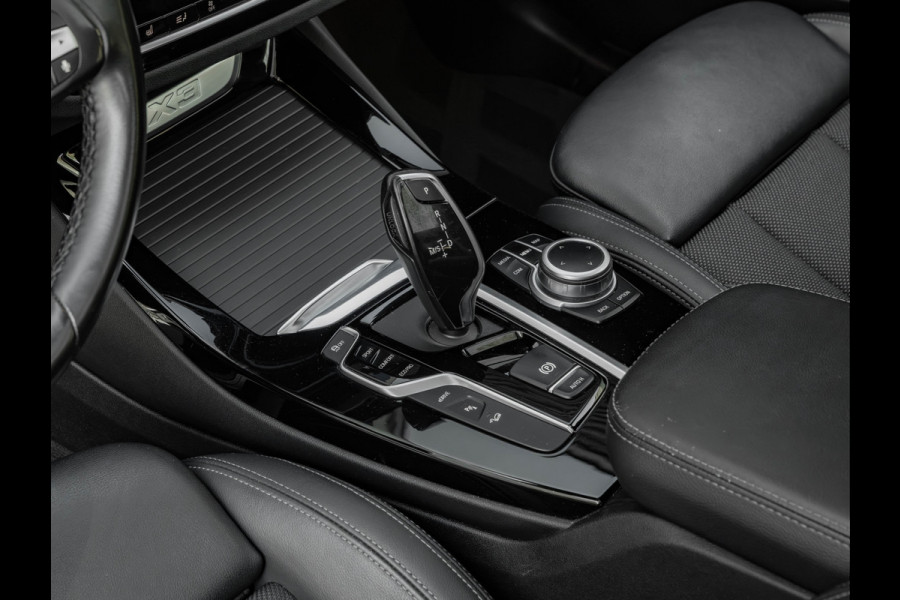 BMW X3 xDrive30e - Pano - Trekhaak - Camera - Sportstoelen - Stoelverwarming