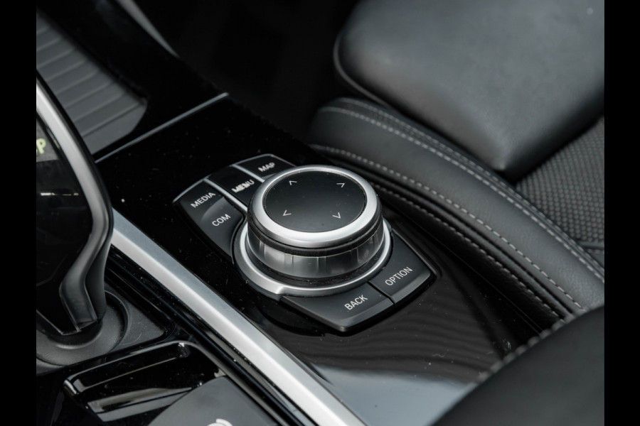 BMW X3 xDrive30e - Pano - Trekhaak - Camera - Sportstoelen - Stoelverwarming