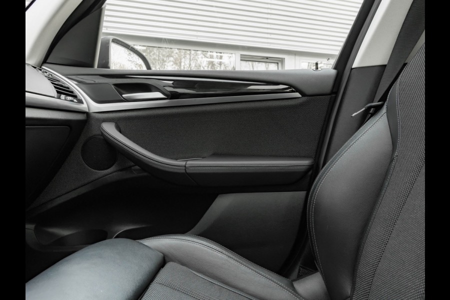 BMW X3 xDrive30e - Pano - Trekhaak - Camera - Sportstoelen - Stoelverwarming