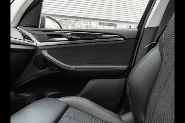 BMW X3 xDrive30e - Pano - Trekhaak - Camera - Sportstoelen - Stoelverwarming