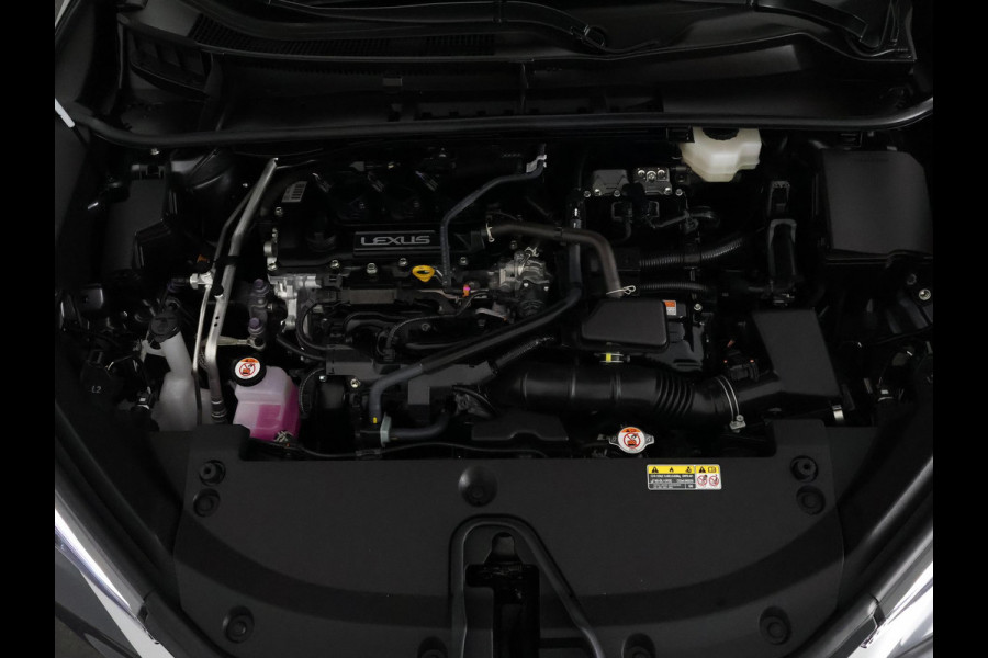 Lexus LBX 1.5 Business Line 2WD | Dodehoek detectie | Stuur- & Stoelverwarming | Navigatie | Parkeersensoren |