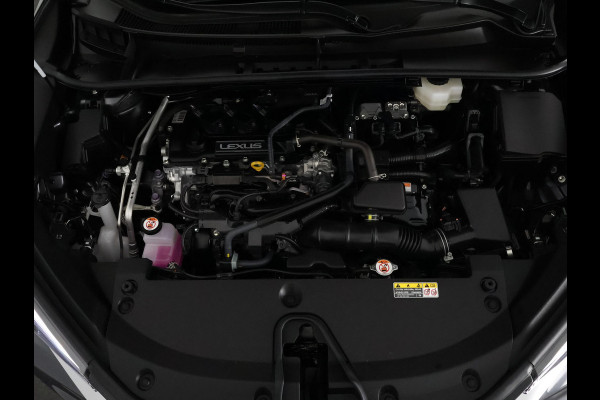 Lexus LBX 1.5 Business Line 2WD | Dodehoek detectie | Stuur- & Stoelverwarming | Navigatie | Parkeersensoren |