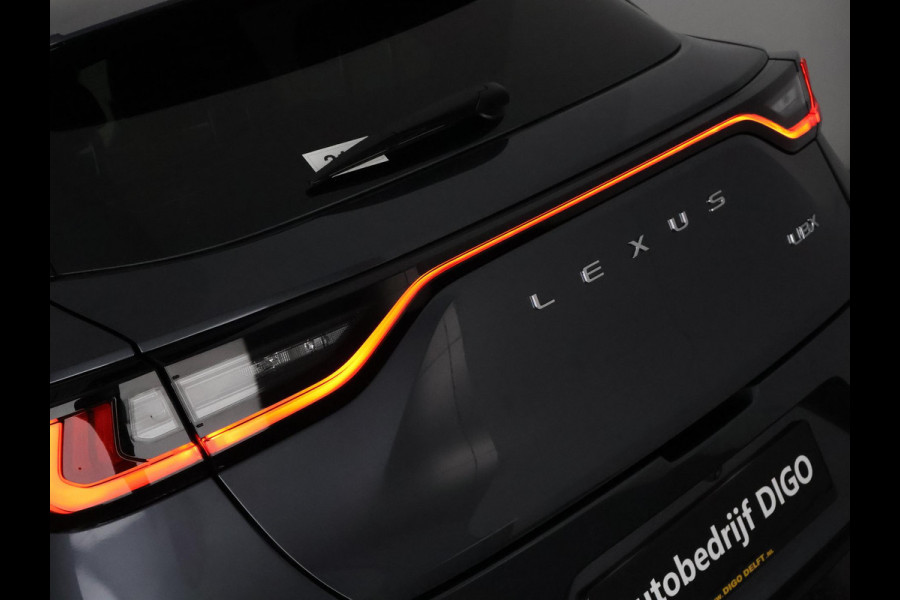 Lexus LBX 1.5 Business Line 2WD | Dodehoek detectie | Stuur- & Stoelverwarming | Navigatie | Parkeersensoren |
