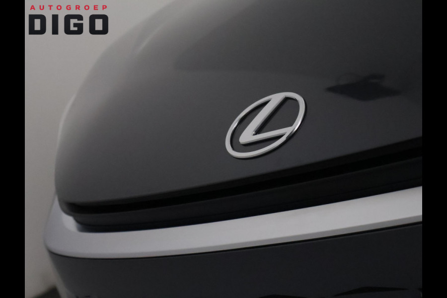 Lexus LBX 1.5 Business Line 2WD | Dodehoek detectie | Stuur- & Stoelverwarming | Navigatie | Parkeersensoren |