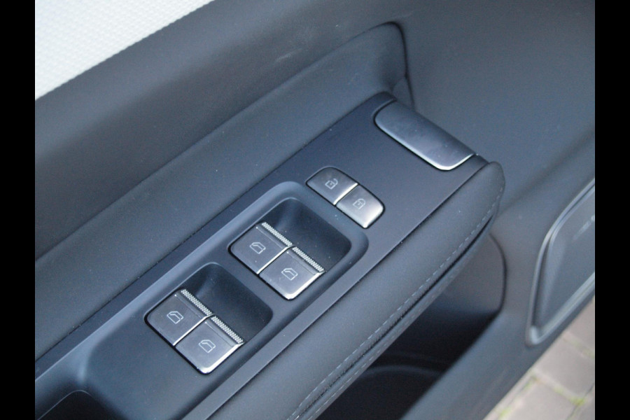 Polestar 4 Long Range Single motor 100 kWh | NL-Auto | Panoramadak | WLPT actieradius: 620 KM | 360 Camera | Sfeerverlichting |