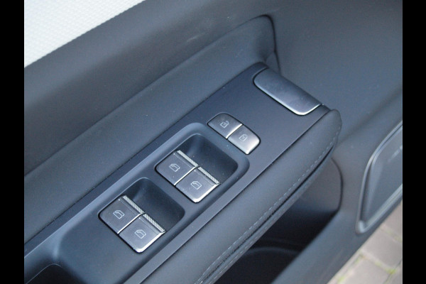 Polestar 4 Long Range Single motor 100 kWh | NL-Auto | Panoramadak | WLPT actieradius: 620 KM | 360 Camera | Sfeerverlichting |