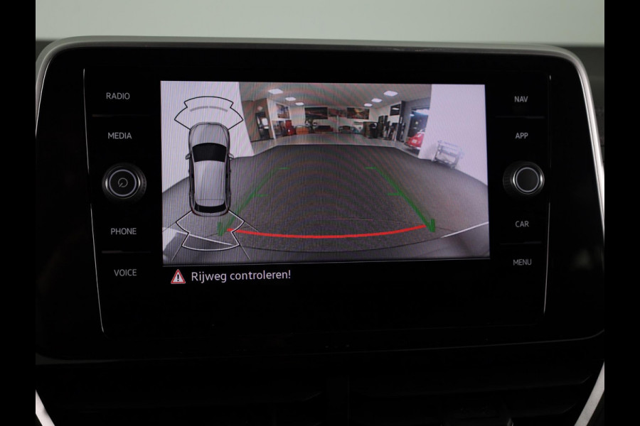 Volkswagen T-Roc 1.5 TSI R-Line 150 PK | Automaat (DSG) | Parkeersensoren Led | Keyless entry