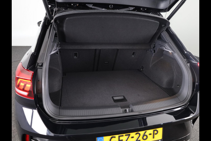 Volkswagen T-Roc 1.5 TSI R-Line 150 PK | Automaat (DSG) | Parkeersensoren Led | Keyless entry