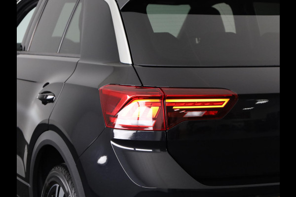 Volkswagen T-Roc 1.5 TSI R-Line 150 PK | Automaat (DSG) | Parkeersensoren Led | Keyless entry