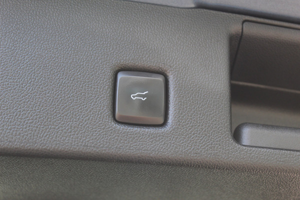 Ford Kuga 2.5 PHEV ST-Line X , 225pk , 1500kg Trekgewicht Climate control , Stoel en voorruitverwarming , Navigatie , Cruise control adaptief , Bluetooth , Camera