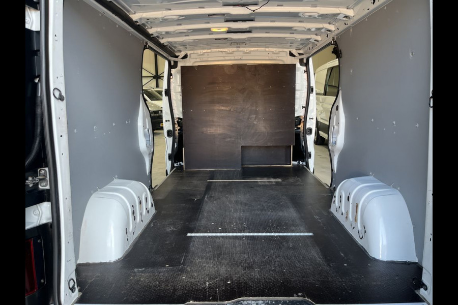 Renault Trafic 2.0 dCi 120pk L2 Comfort Lease €287 p/m, Trekhaak, 2 Schuifdeuren, Airco, PDC, Cruise controle, Onderhoudshistorie aanwezig