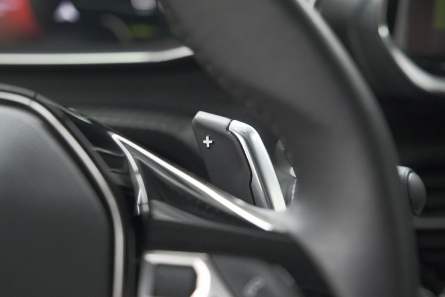 Peugeot 208 PureTech 100 EAT8 Allure Pack | Keyless | Camera | Navigatie | Parkeersensoren | Apple Carplay