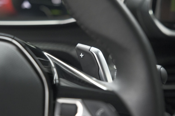Peugeot 208 PureTech 100 EAT8 Allure Pack | Keyless | Camera | Navigatie | Parkeersensoren | Apple Carplay